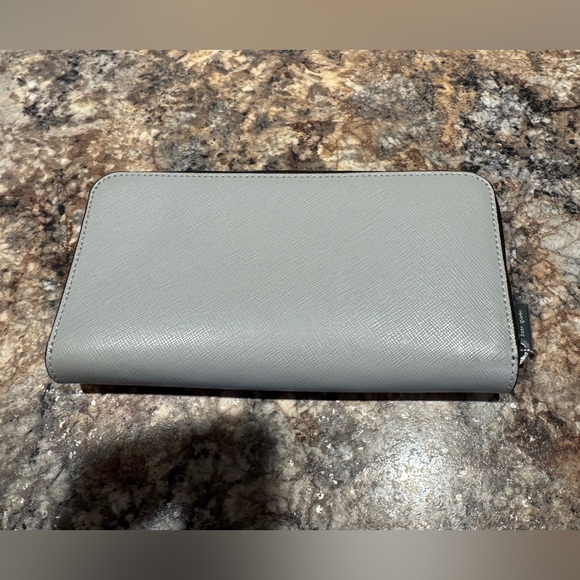 Kate Spade Gray and WhiteTote Bag with matching wallet - Picture 3 of 13